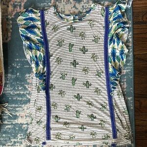 ❤️Green and White Floral Blouse with Vibrant Panels
